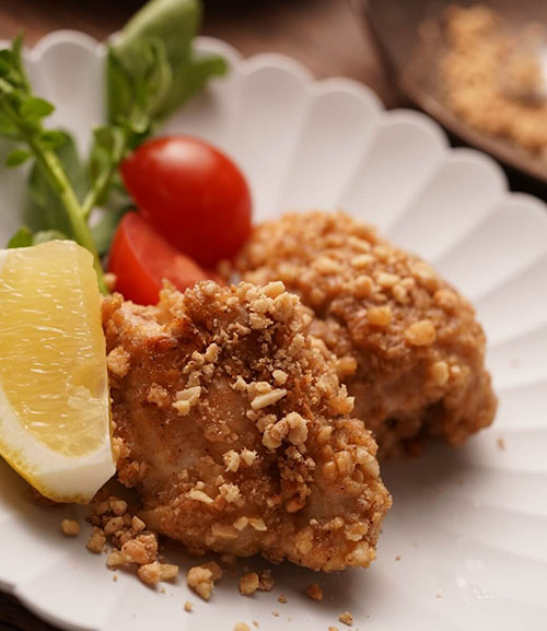 鶏肉のクラッシュアーモンドすりごま焼き